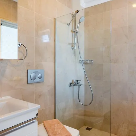 4 Bedroom *