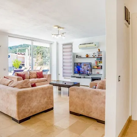 4 Bedroom 1084 * Kalkan