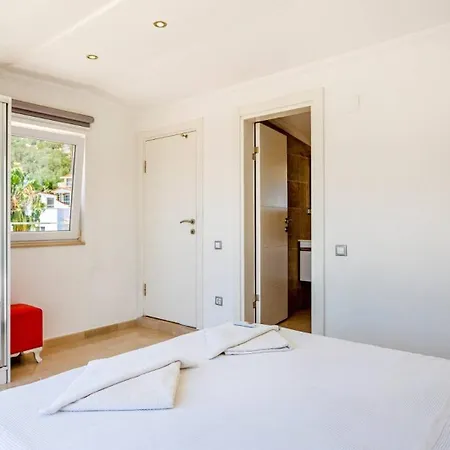 4 Bedroom 1084 * Kalkan