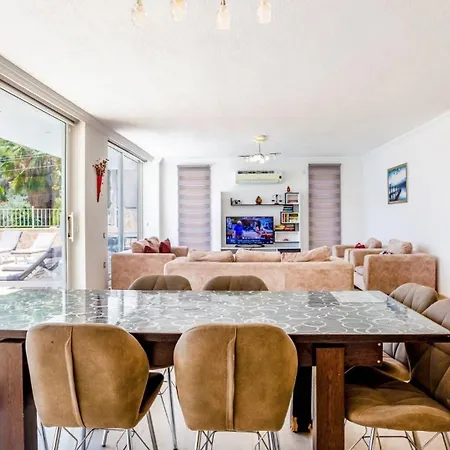4 Bedroom 1084