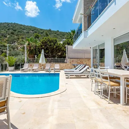 Villa 4 Bedroom 1084 *