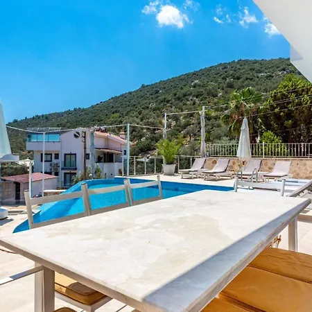 Villa 4 Bedroom 1084 *